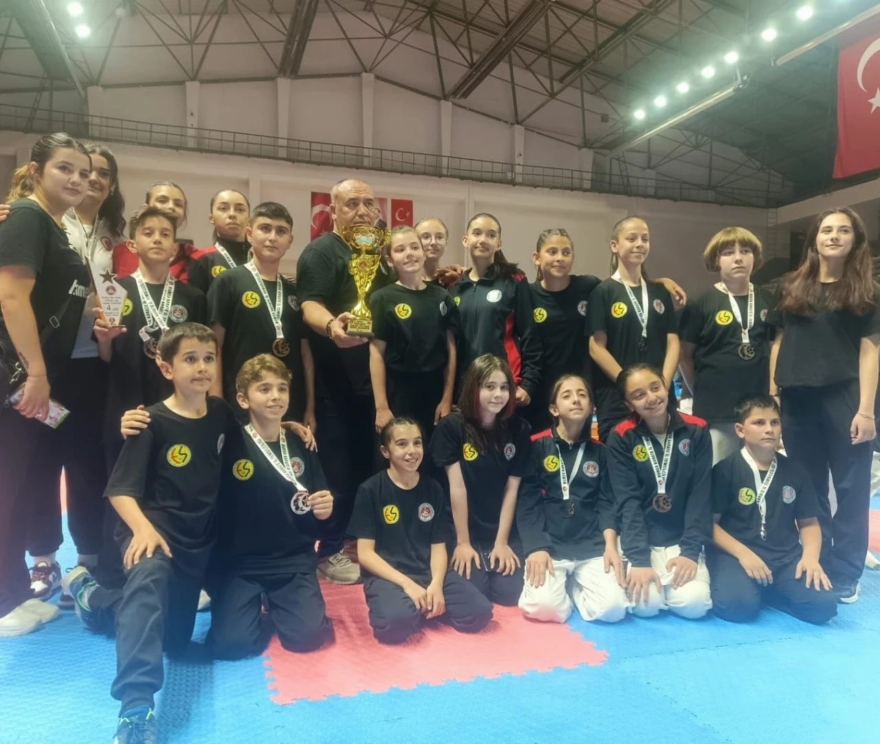 Eskişehirli sporcular ’İller Arası Karate Ligi’nde derece elde etti
