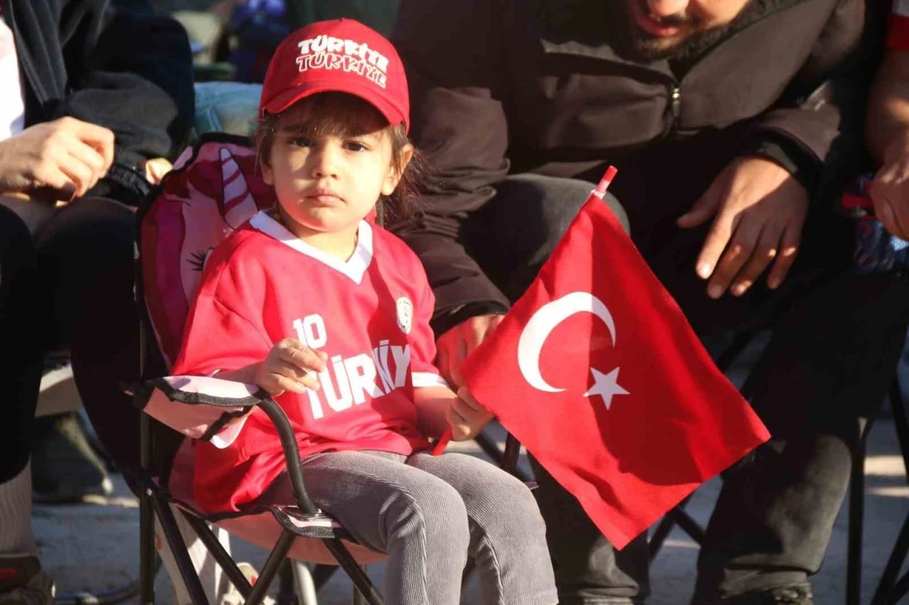 Eskişehirliler 24 yıl sonra millilerin D&uuml;nya Kupası coşkusunu sabahın erken saatlerinde yaşadı

