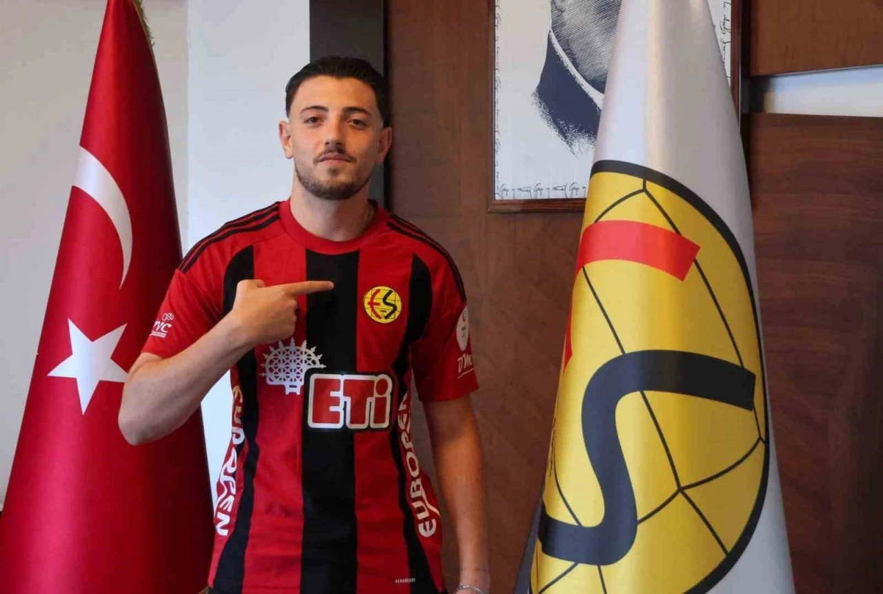 Eskişehirspor&rsquo;da &ccedil;ifte imza: Ahmet L&uuml;tfi Kara ve Arda Okumuş ile anlaşma sağlandı
