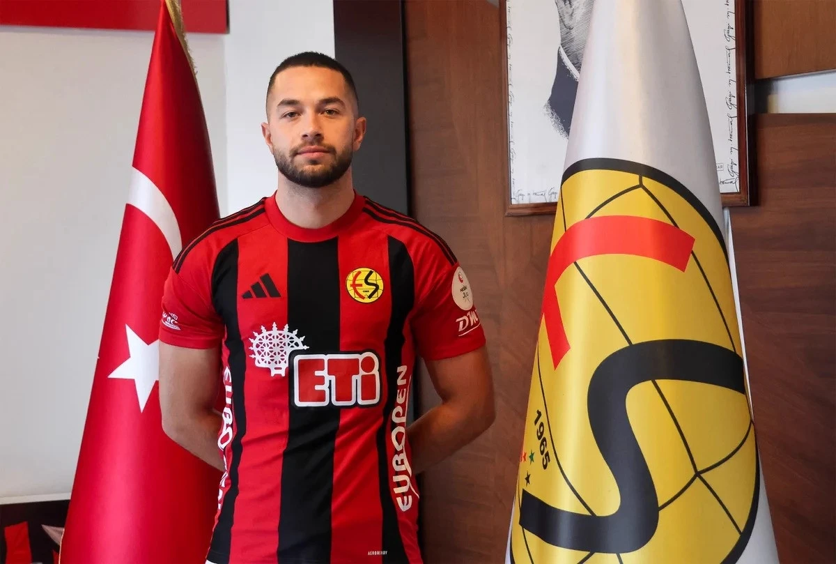 Eskişehirspor&rsquo;da &ccedil;ifte transfer: Hem i&ccedil; hem dış transferde imzalar atıldı
