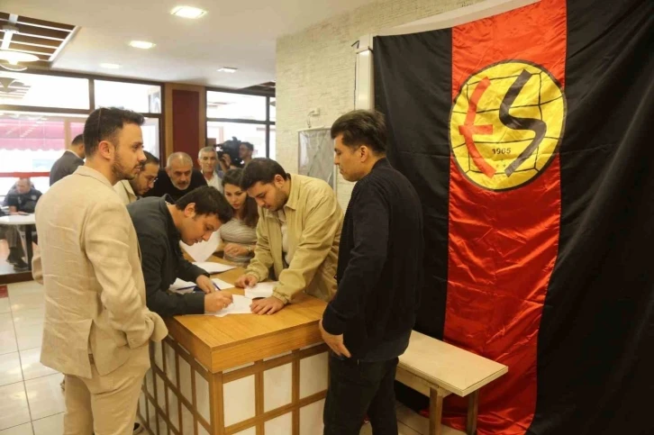 Eskişehirspor’un seçimli genel kurulu 2 Haziran’a ertelendi
