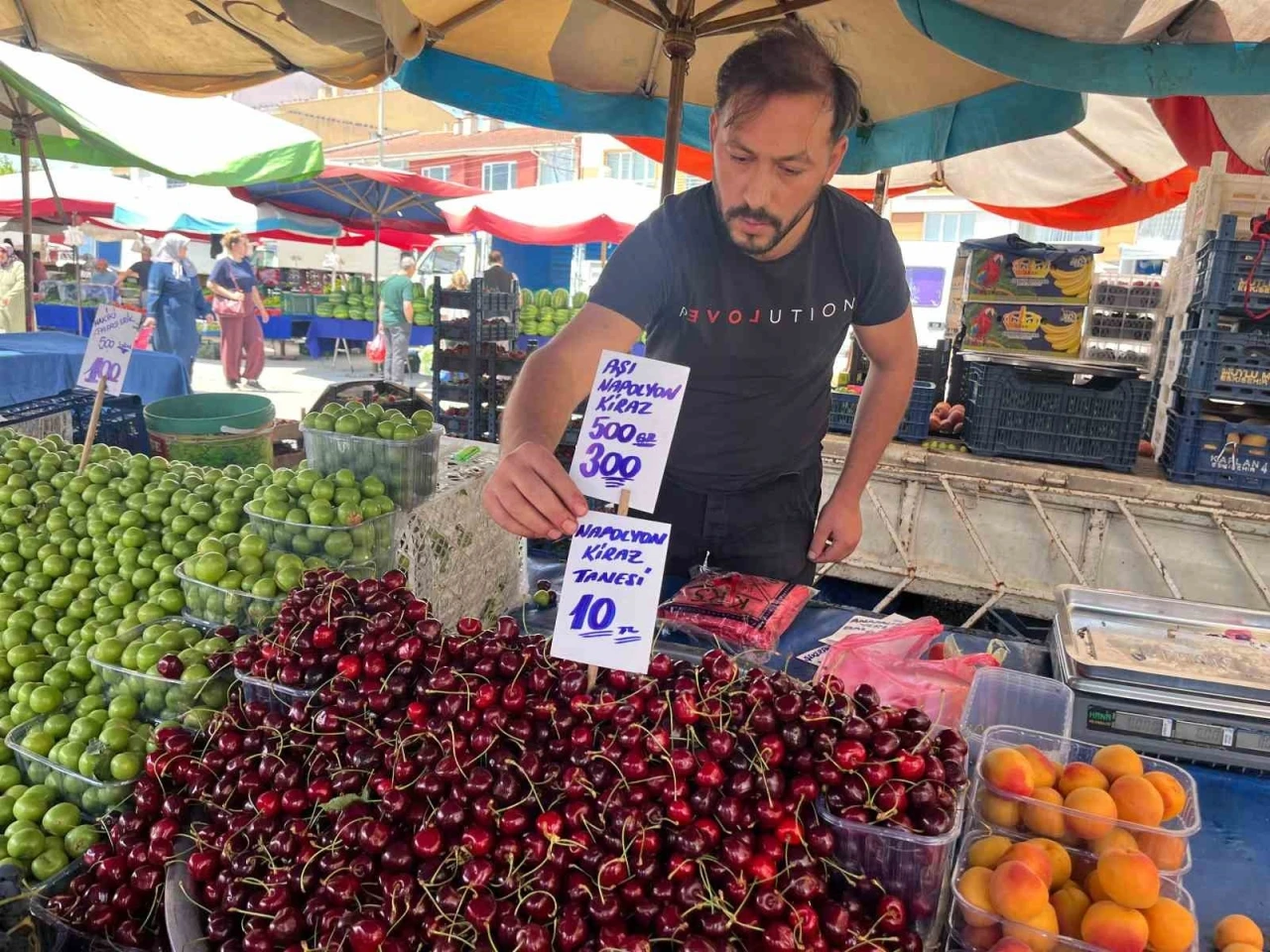 Esnaf: &quot;’Tanesi 10 TL’ etiketi tadım sayısını azaltmak içindi, çarpıtıldı&quot;
