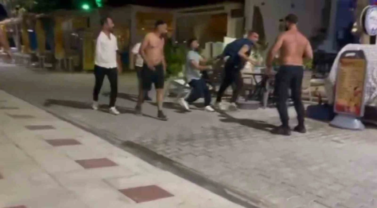 Esnafı silahlı vuran şahsı, vatandaşlar yakalayıp darbetti
