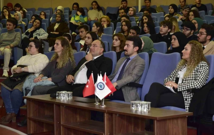 ESOG&Uuml;&rsquo;de Cumhuriyet Sohbetlerinin ilki ger&ccedil;ekleştirildi
