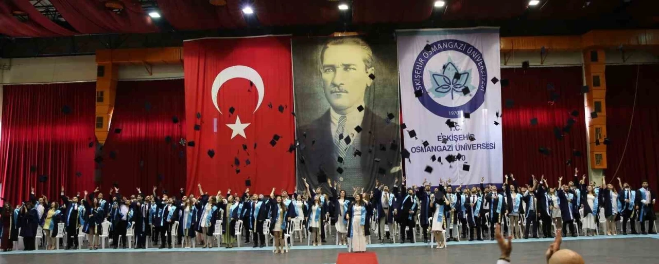 ESOG&Uuml; Diş Hekimliği Fak&uuml;ltesi 2026 mezunlarını verdi
