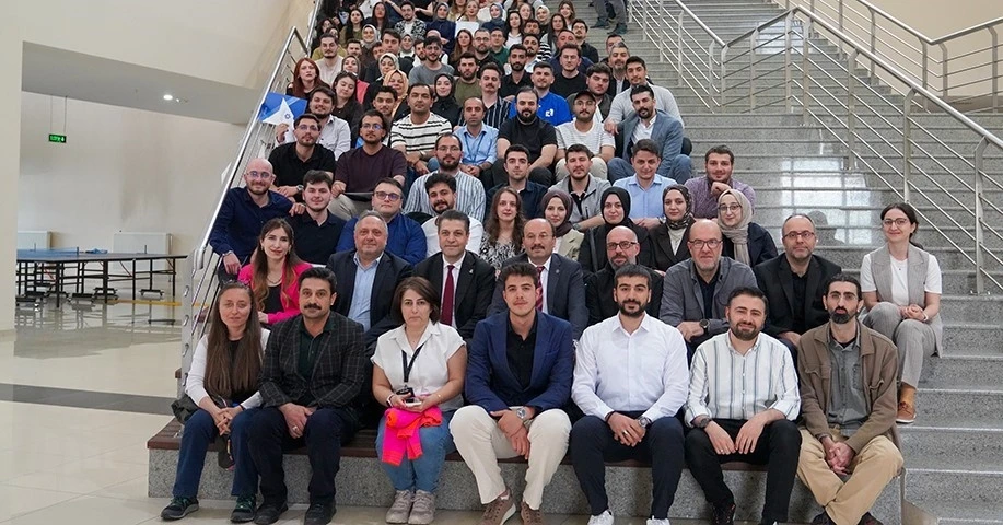 ET&Uuml;&rsquo;de geleceğin m&uuml;hendisleri projelerini sergiledi
