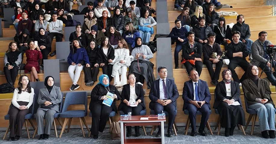 ET&Uuml;&rsquo;de "Erzurum&rsquo;daki k&uuml;t&uuml;phaneleri tanımak ve tanıtmak" s&ouml;yleşisi d&uuml;zenlendi
