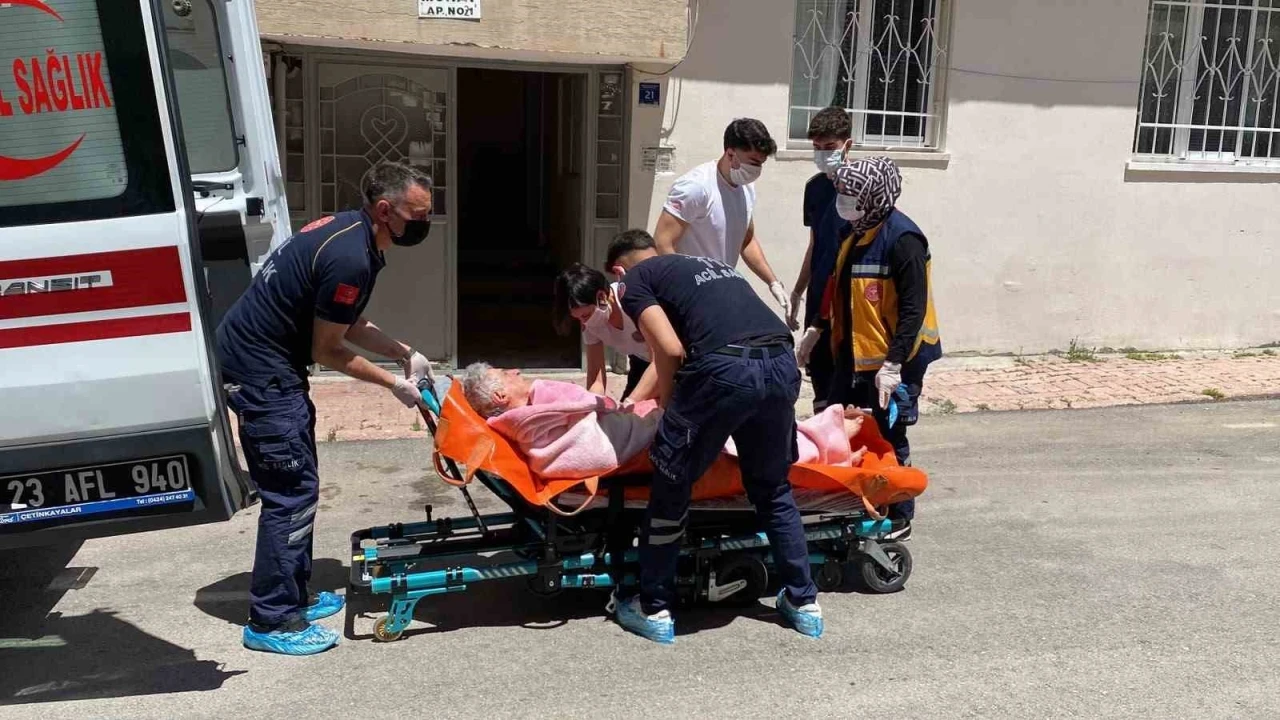Evde d&uuml;şerek mahsur kalan kardeşler i&ccedil;in ekipler seferber oldu
