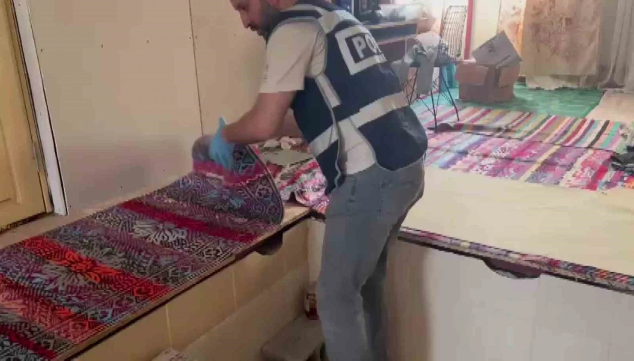 Eve özel zula yaptırıp kalaşnikof saklamış: Şüpheli tutuklandı
