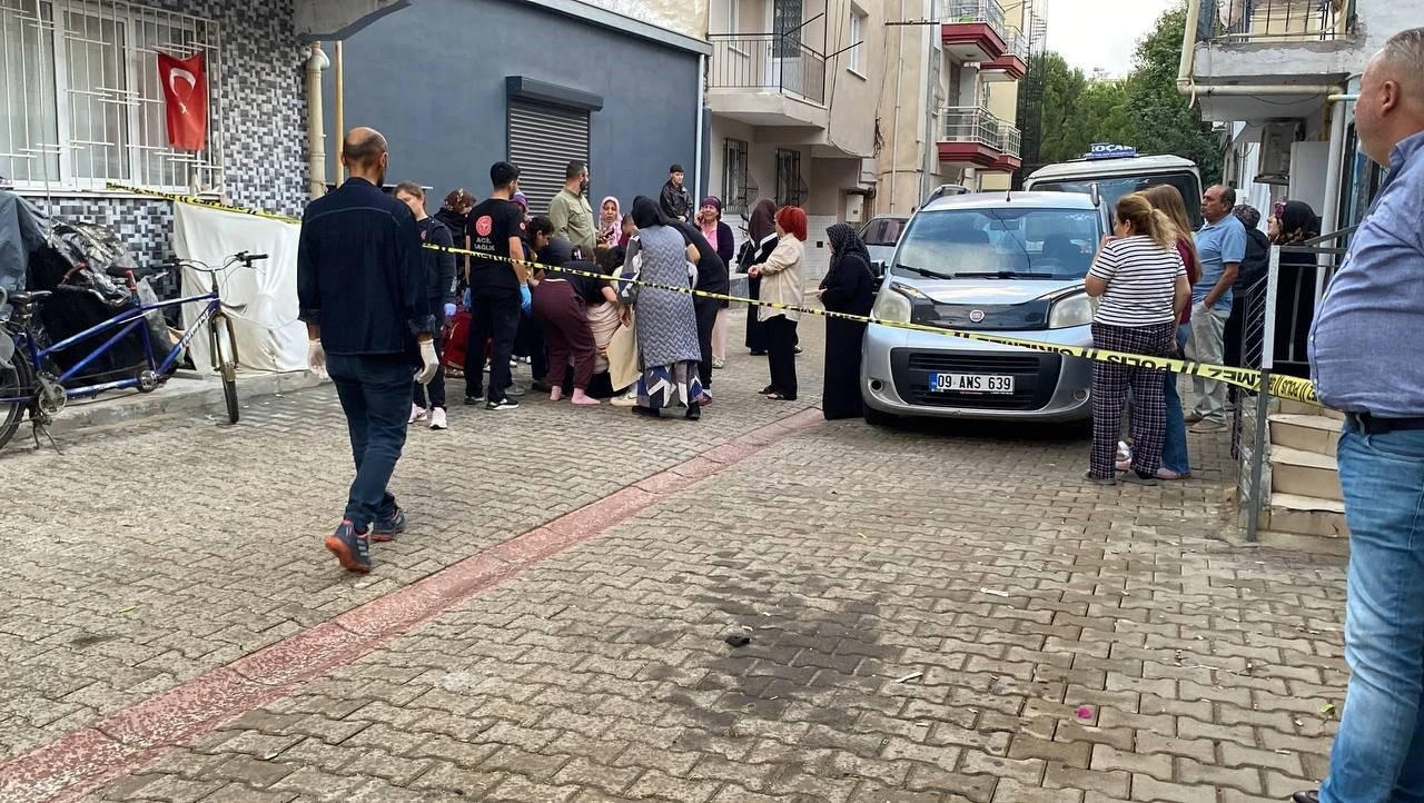 Evinde başından vurulmuş halde ölü bulundu

