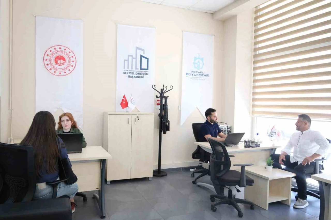 Evini yenilemek isteyen ofislere koşuyor
