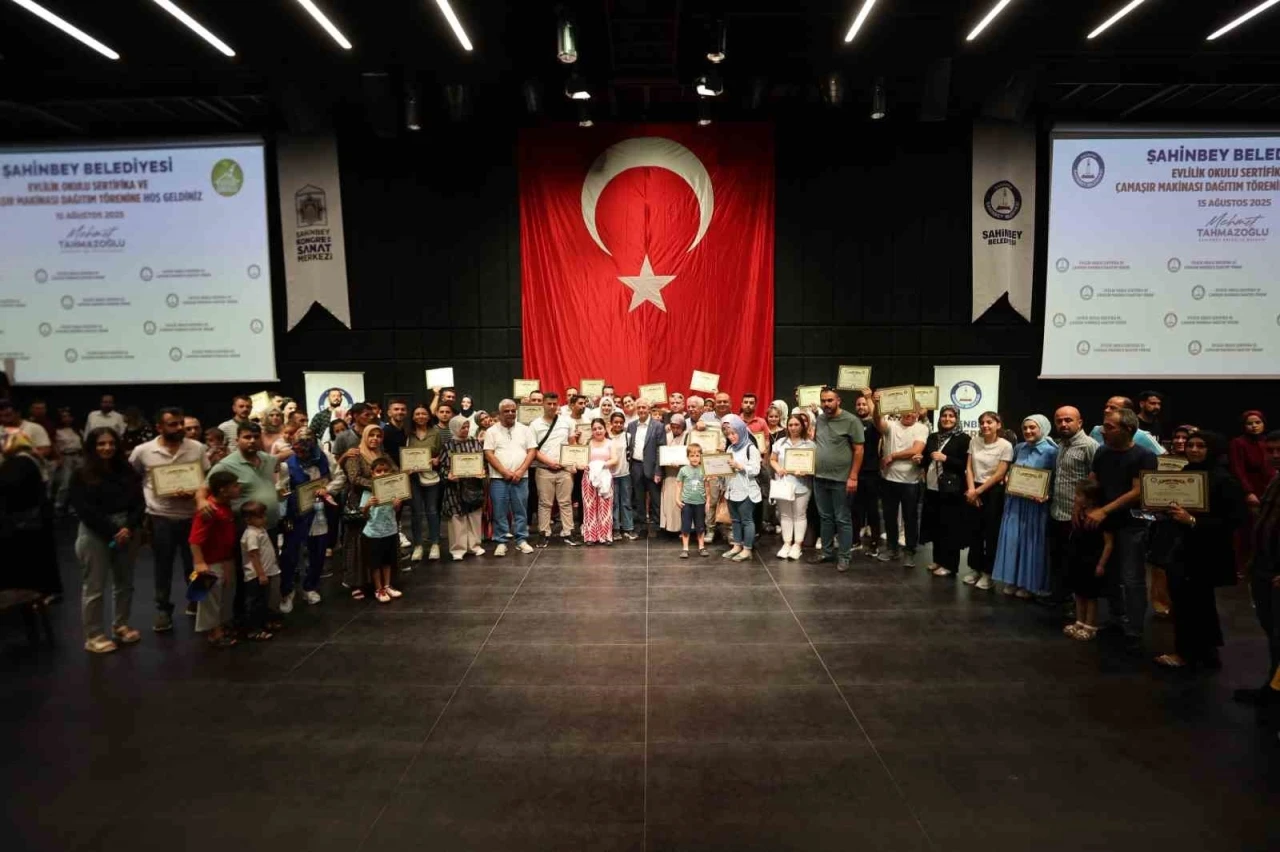 Evlilik okulunu tamamlayan 481 çift sertifikalarını aldı

