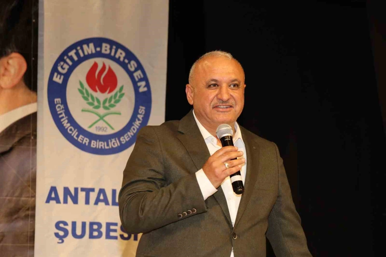 Eyüp Bülent Miran: &quot;Emperyalist güçler, insan hakları kavramını büyük bir yalana dönüştürdüler&quot;
