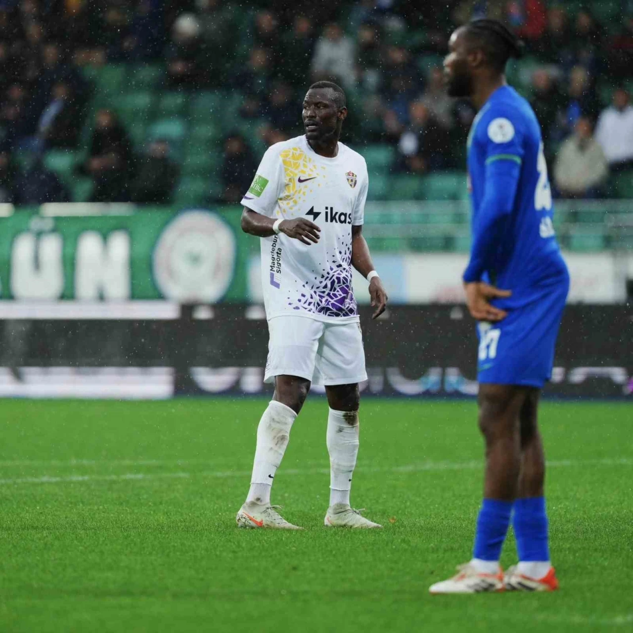 Ey&uuml;pspor, Mame Thiam ile yollarını ayırdı
