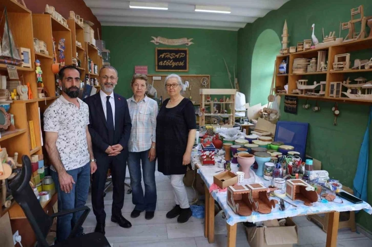 Eyüpsultan Belediye Başkanı Özmen’den el emeğinin kazanca dönüştüğü mağazalara ziyaret
