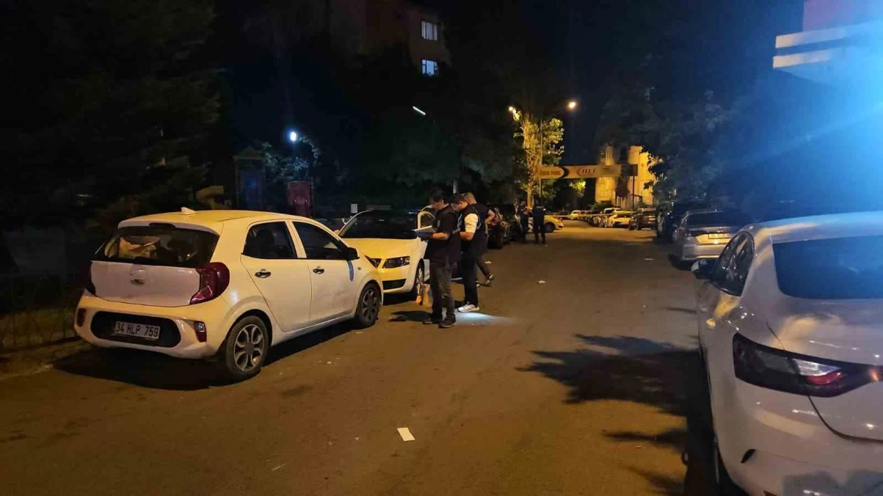 Ey&uuml;psultan&rsquo;da parkta silahlı saldırı: 3&rsquo;&uuml; ağır 5 yaralı
