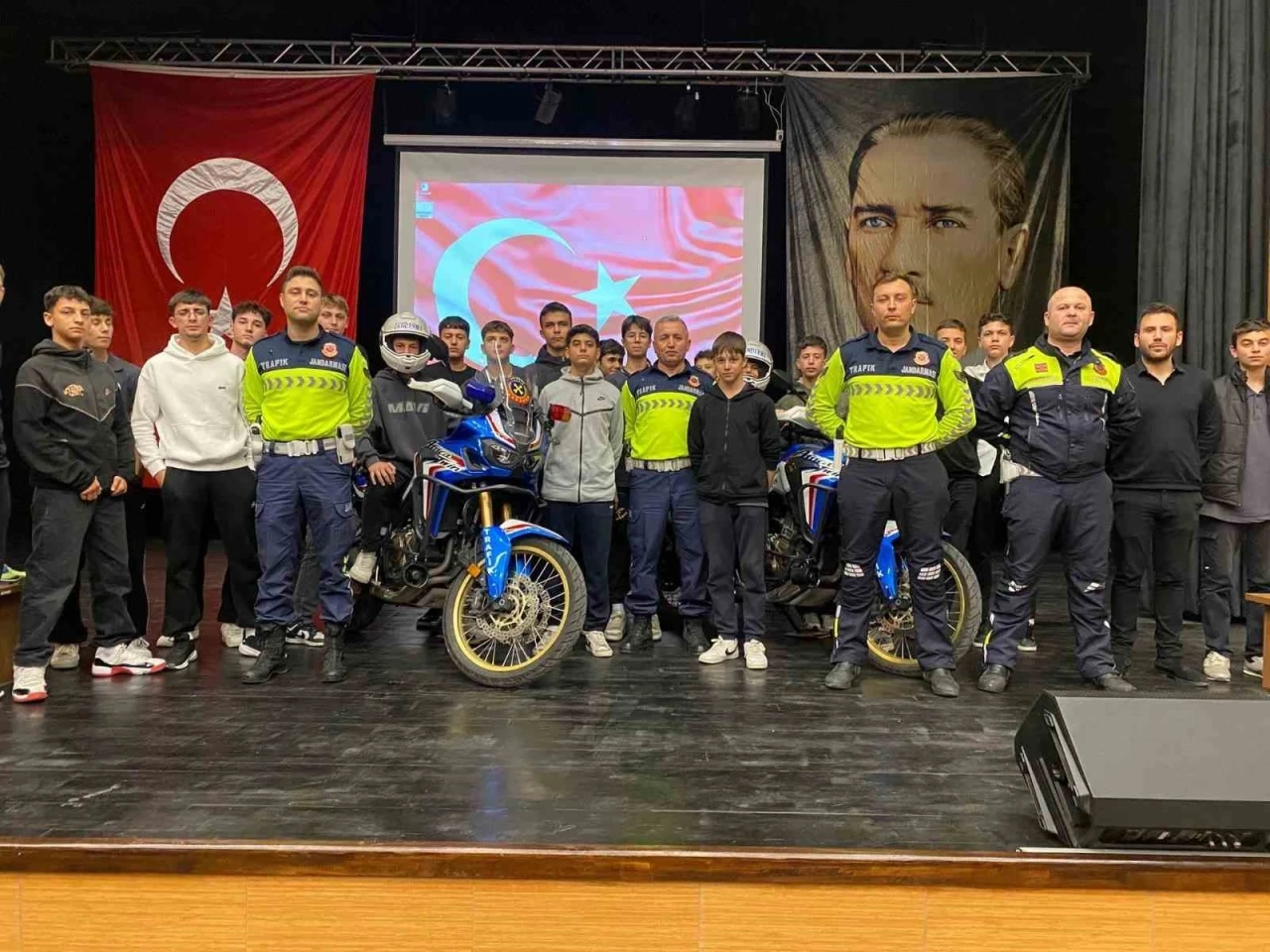 Ezine’de motosiklet sürücülerine yönelik eğitim
