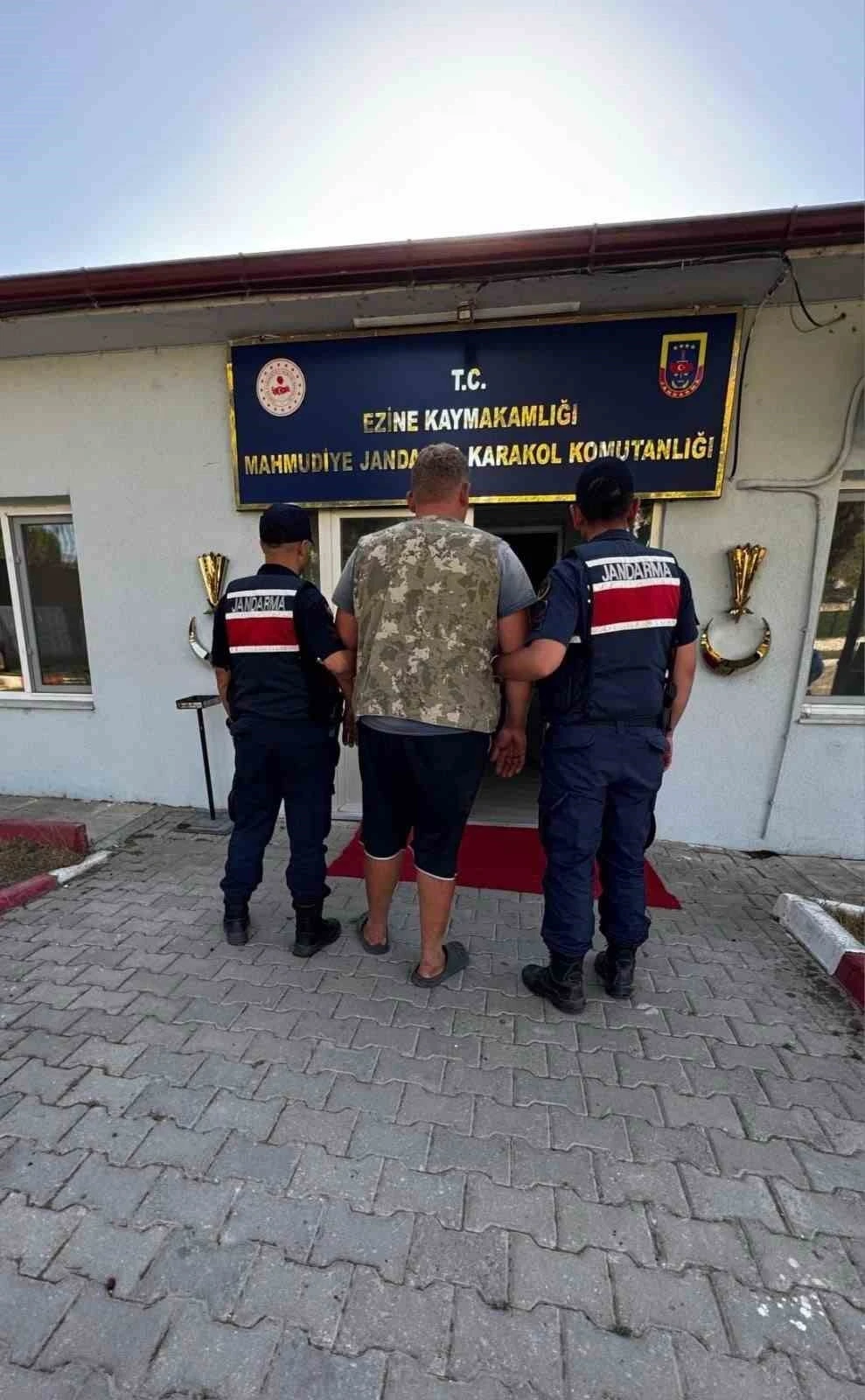 Ezine’de yangına neden olan balya makinesi operatörü hakkında adli işlem başlatıldı
