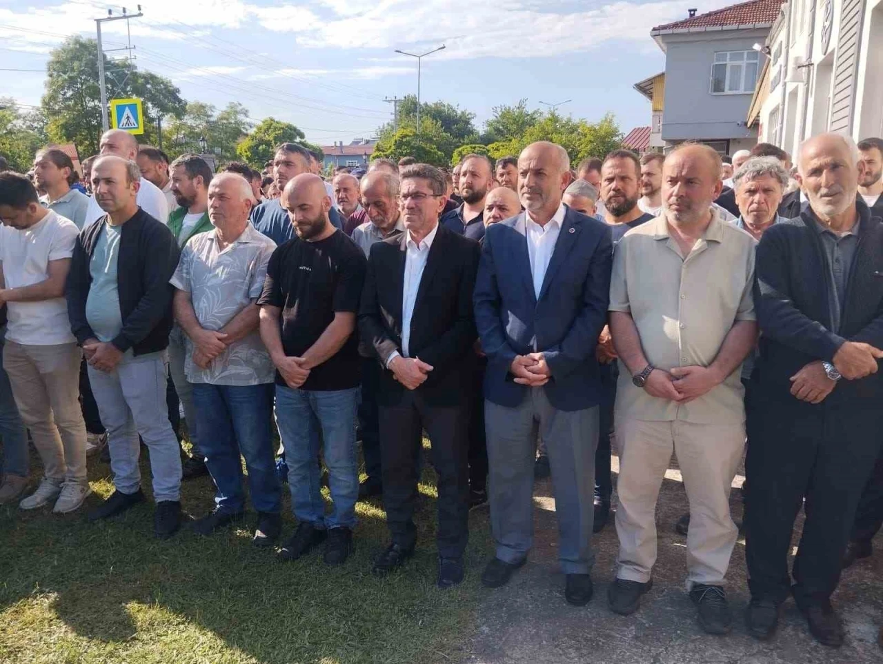 Fabrikadaki elektrik faciasında &ouml;len Yunus &Ccedil;eki&ccedil; defnedildi

