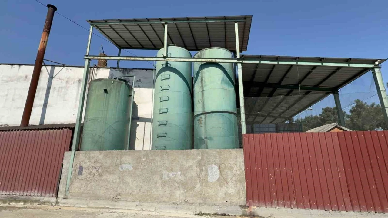 Fabrikayı kurşunladı, sızan kimyasal maddeden polisler hastanelik oldu

