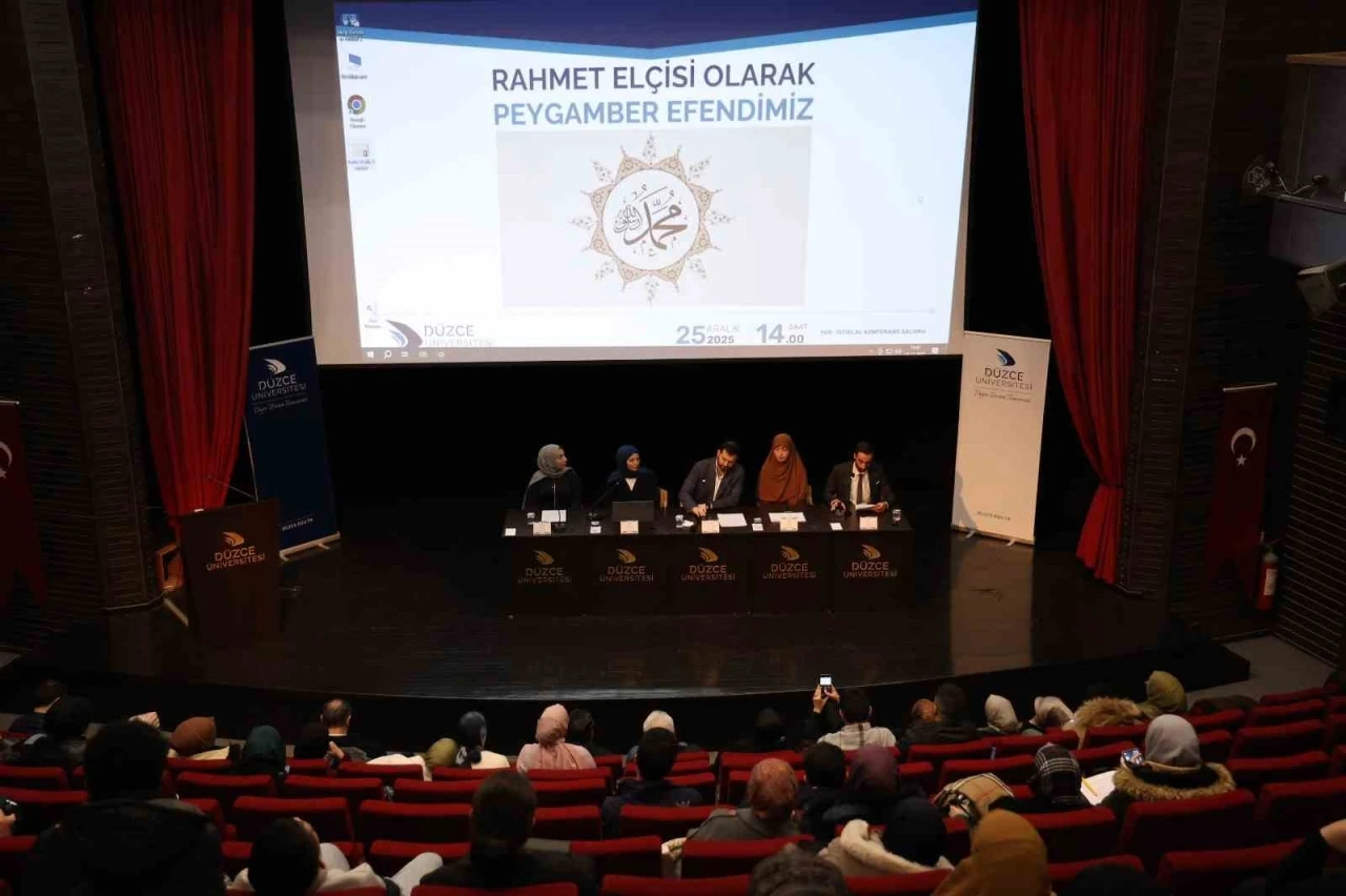 Fak&uuml;lte &ouml;ğrencileri, Peygamber Efendimizi anlattı: "Peygamber sevgisi ailede bir kimlik inşası"
