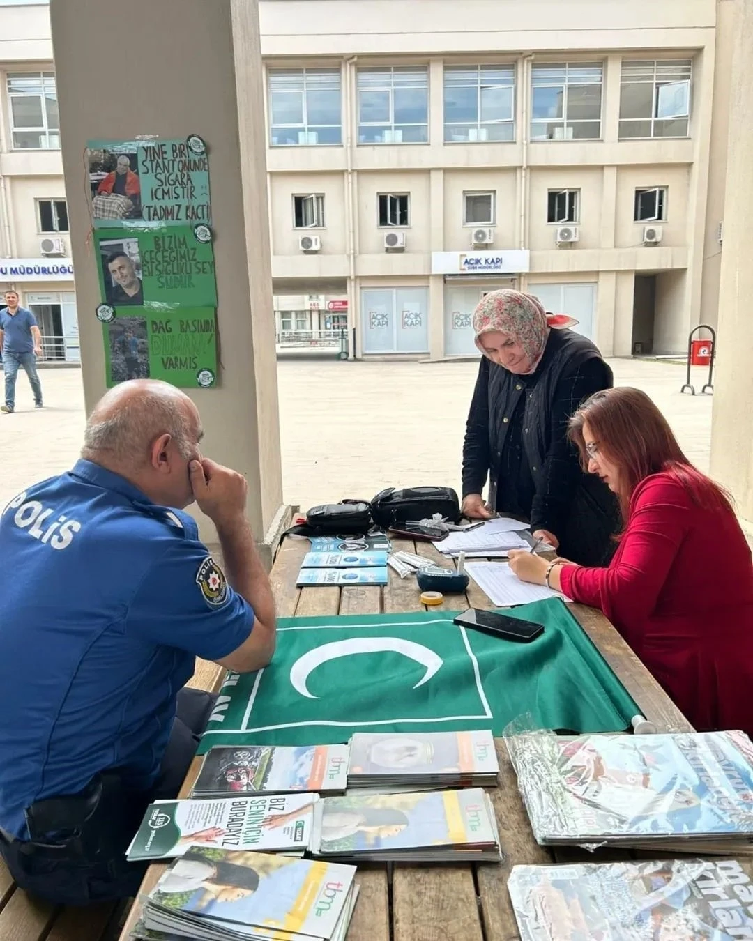 Farkındalık standına vatandaşlardan ilgi
