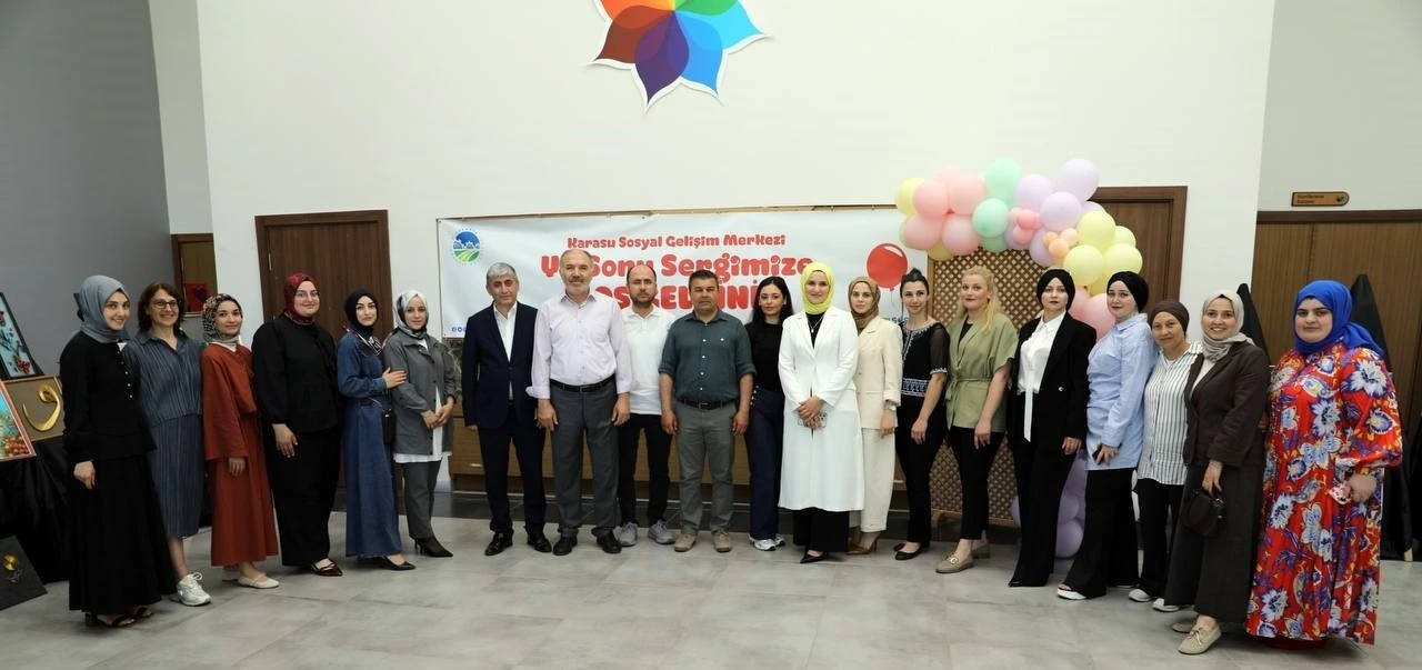 Farklı branşlarda eğitim alan 850 &ouml;ğrencinin eserleri vitrine &ccedil;ıktı
