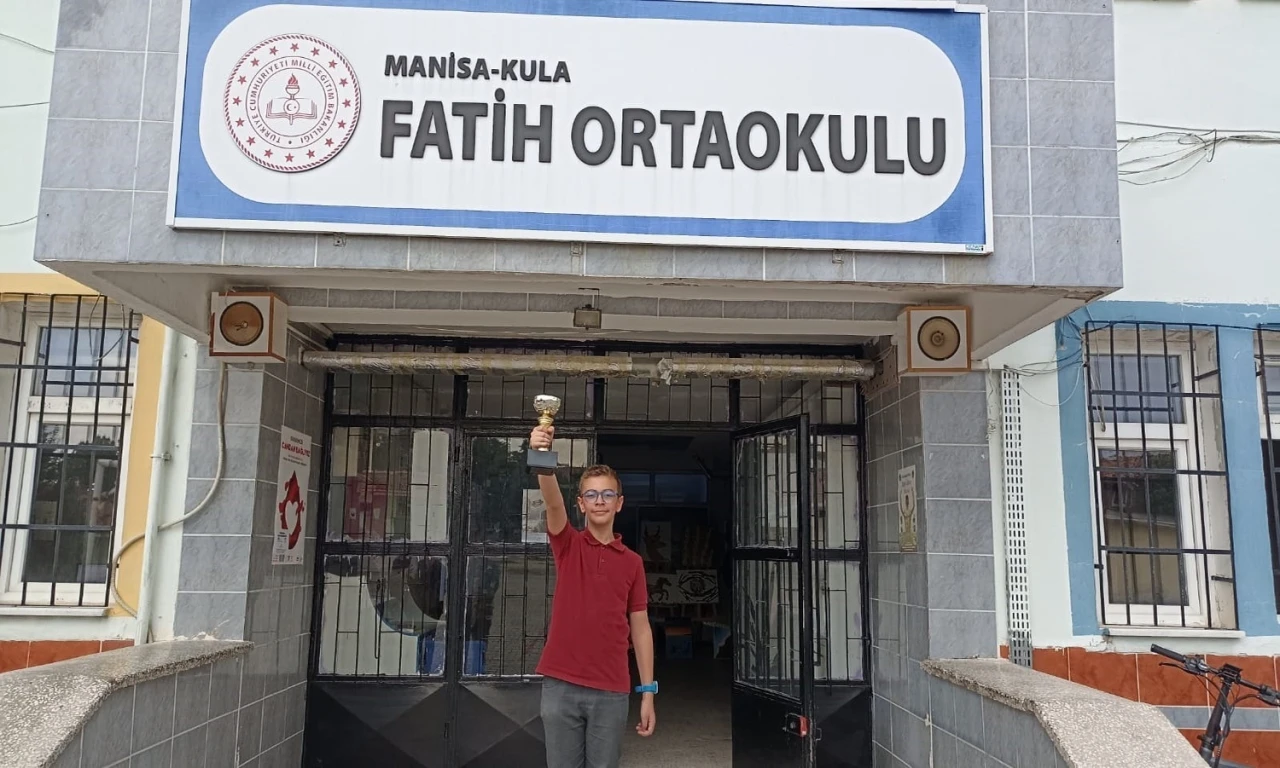 Fatih Ortaokulu öğrencisinden bursluluk sınavında tam puan
