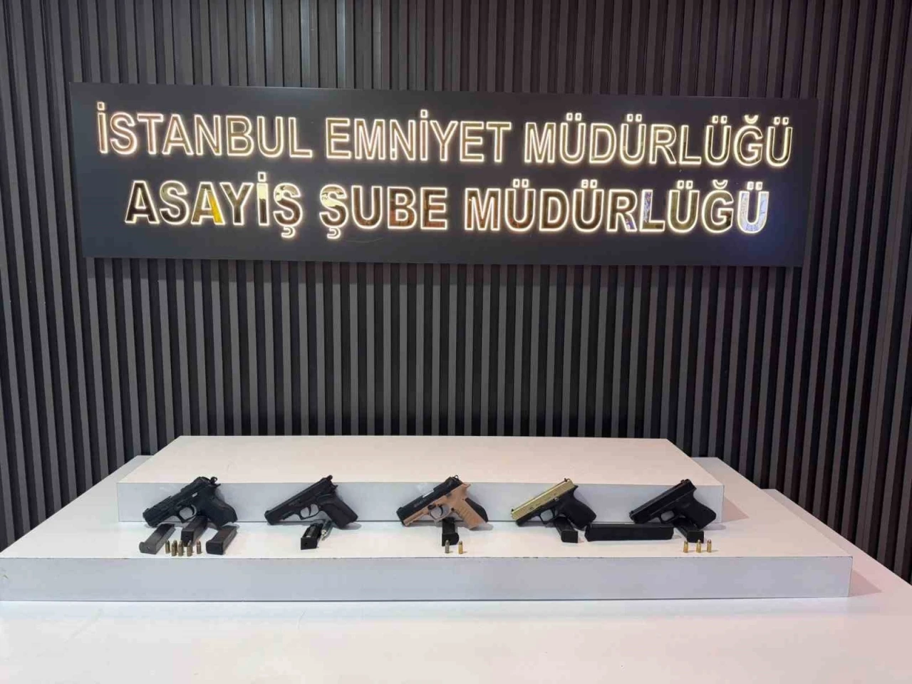 Fatih’te kargo firmasında milyon dolarlık soygun