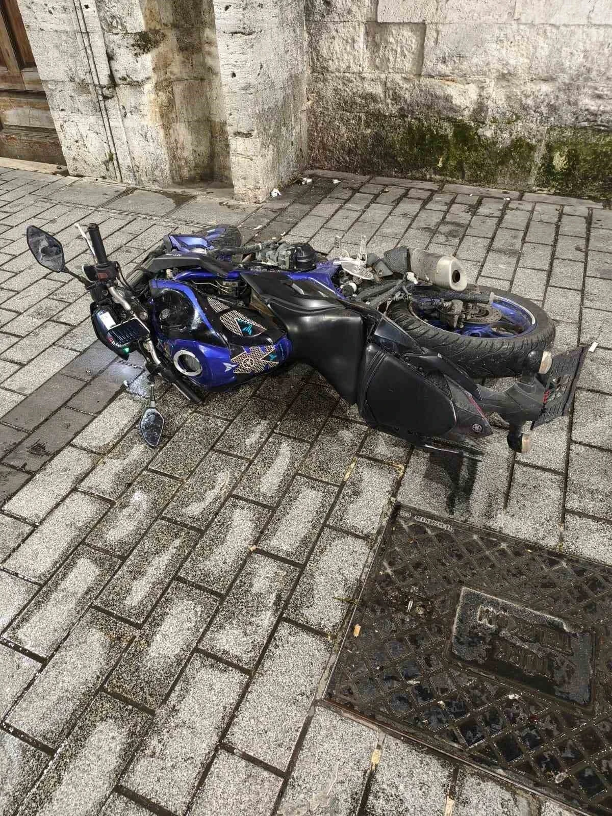 Fatih&rsquo;te &ouml;nce iş yerlerine ateş a&ccedil;tılar sonra polise silah doğrulttular
