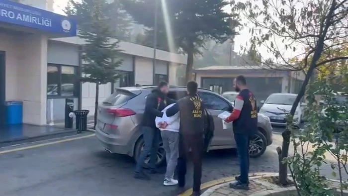 Fatih&rsquo;te s&uuml;r&uuml;c&uuml; bek&ccedil;iye &ccedil;arpıp ka&ccedil;tı
