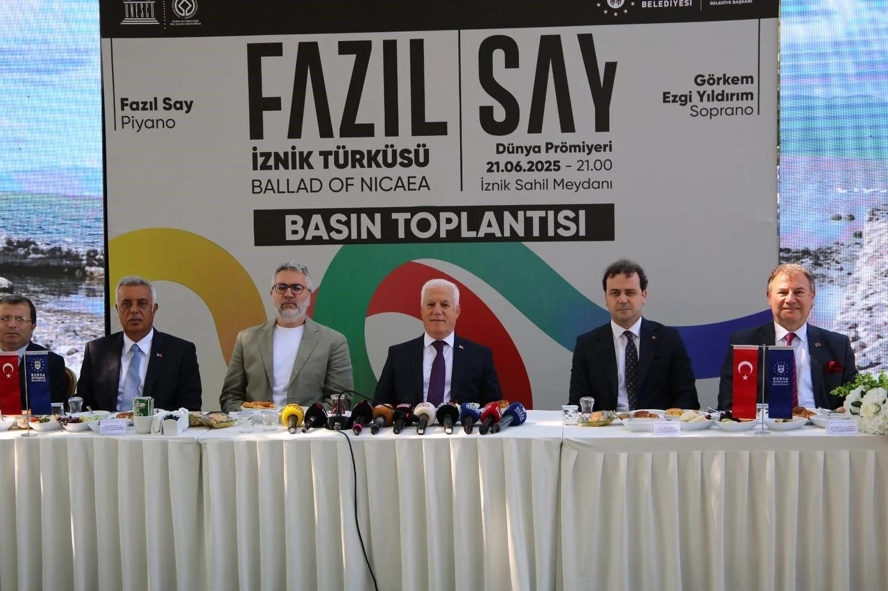 Fazıl Say’dan İznik’e özel türkü
