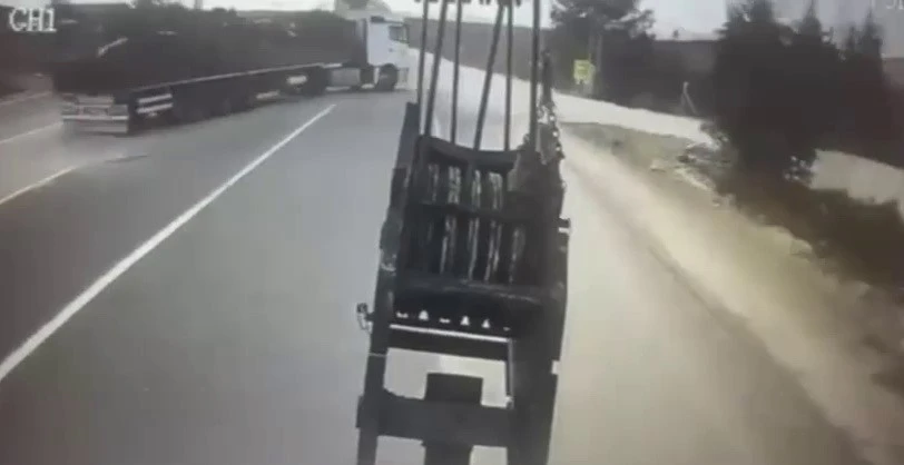 Feci kaza kameraya saniye saniye yansıdı