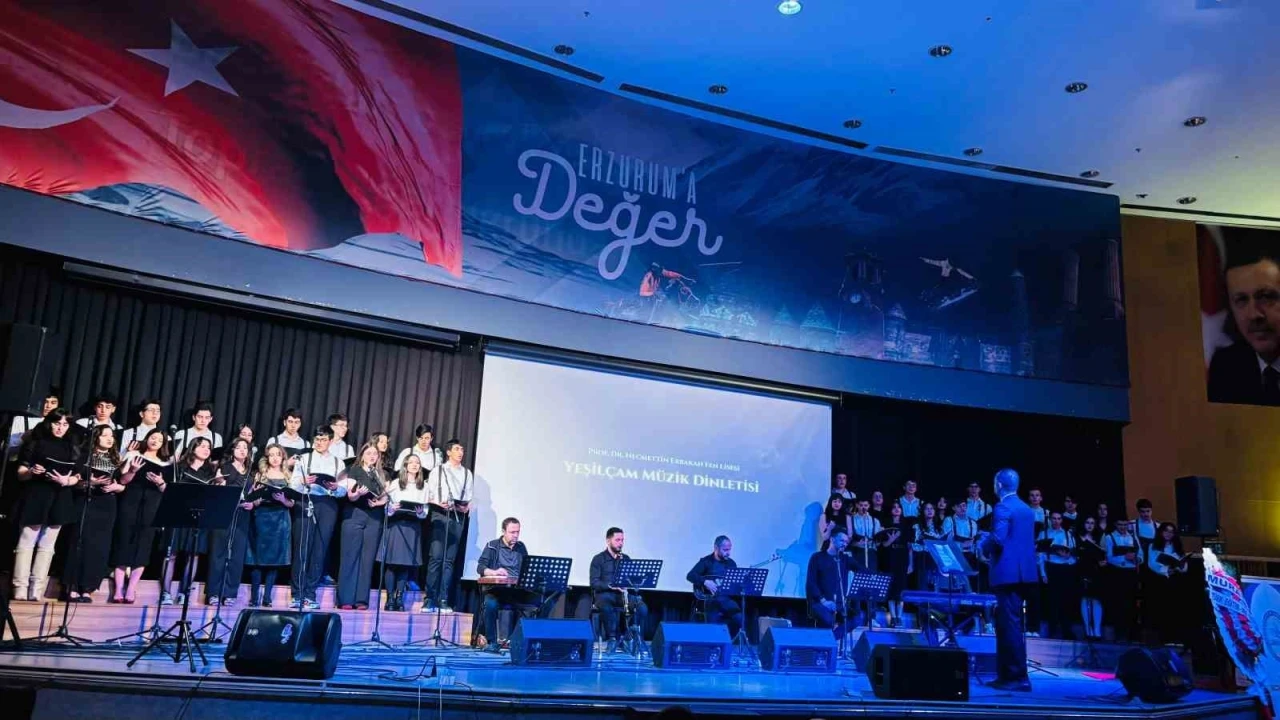 Fen lisesi &ouml;ğrencilerinden m&uuml;zik g&ouml;sterisi
