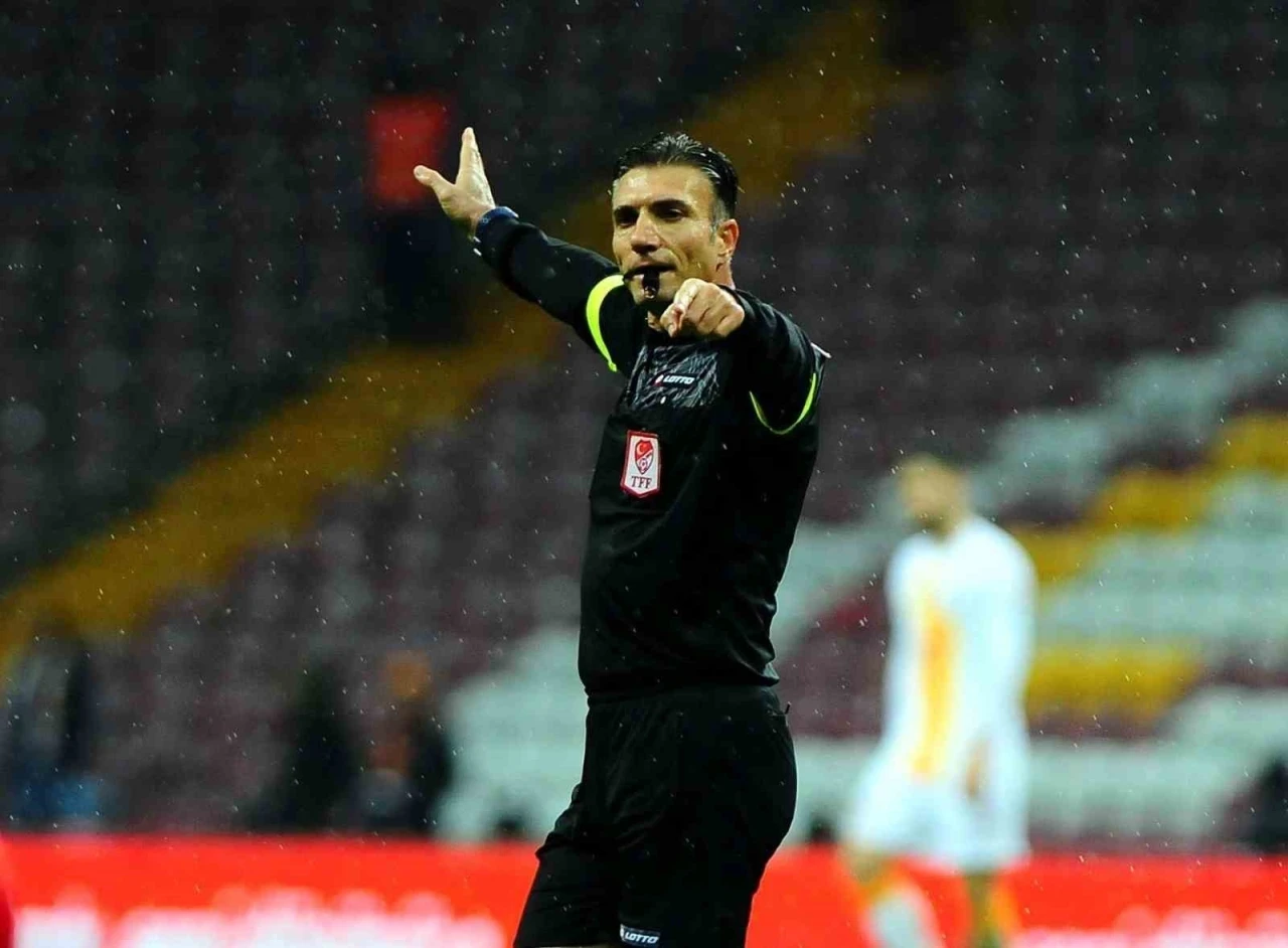 Fenerbahçe - Antalyaspor maçının VAR’ı Özgür Yankaya oldu
