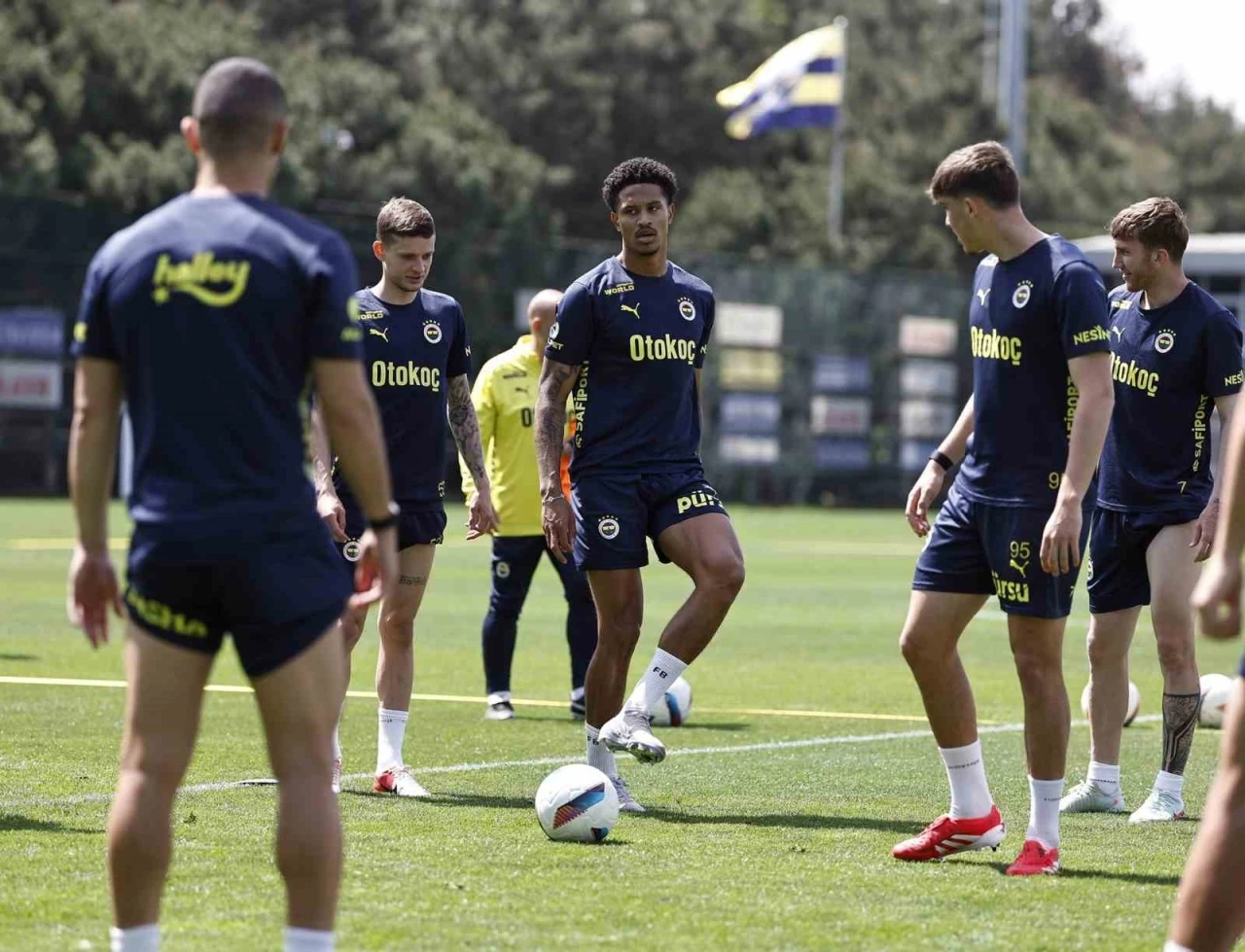 Fenerbahçe, Başakşehir maçı hazırlıklarını sürdürdü
