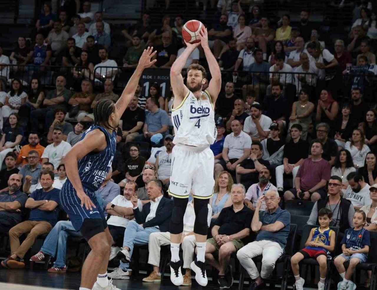 Fenerbah&ccedil;e Beko finalde
