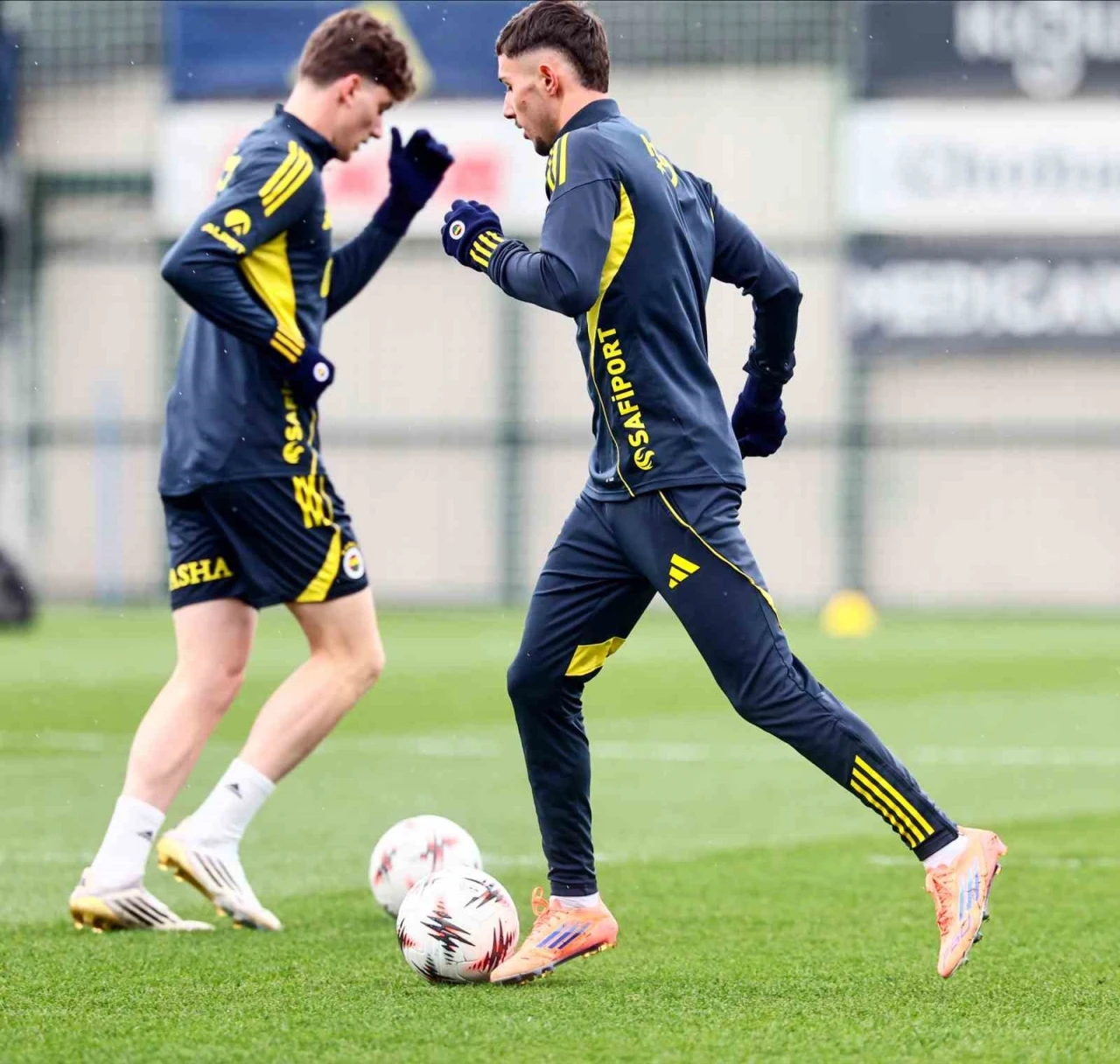 Fenerbah&ccedil;e&rsquo;de FCSB ma&ccedil;ının hazırlıkları başladı
