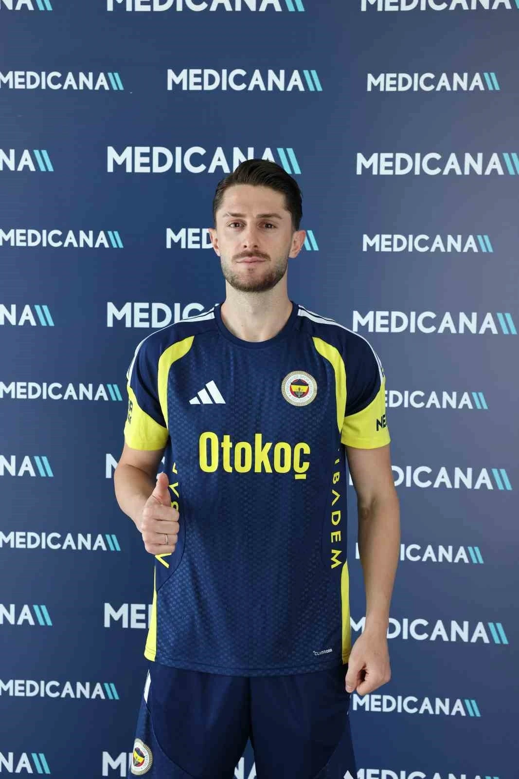 Fenerbah&ccedil;e&rsquo;de milli futbolcular sağlık kontrol&uuml;nden ge&ccedil;ti
