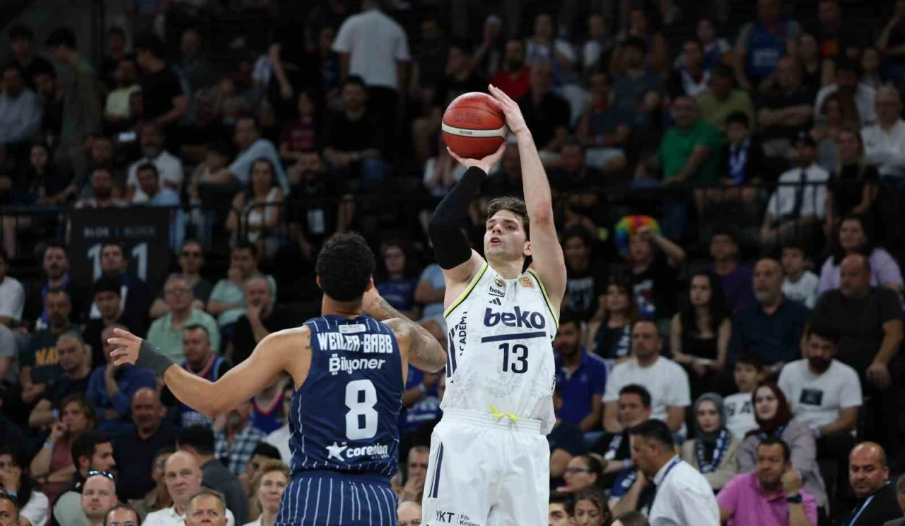 Fenerbah&ccedil;e final şansını bir sonraki ma&ccedil;a bıraktı
