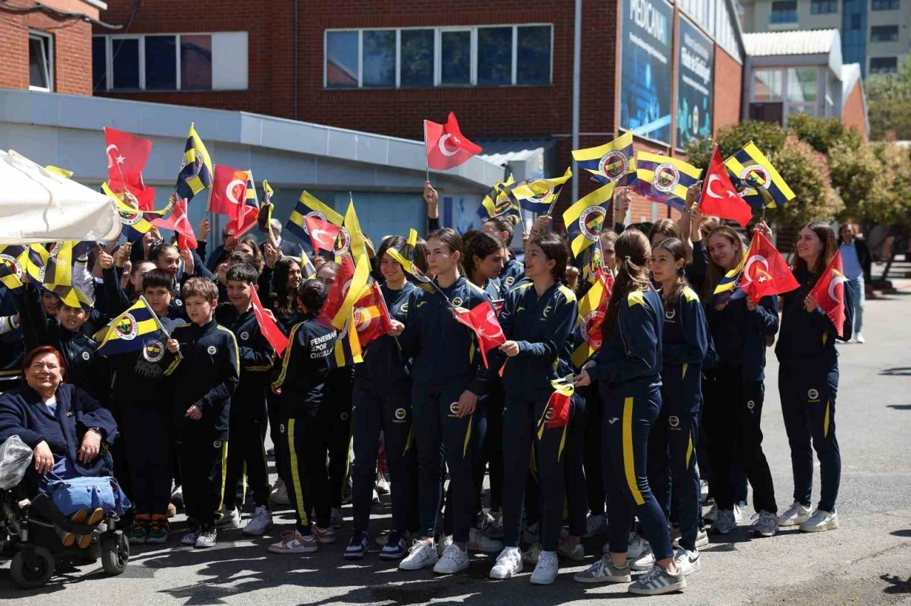 Fenerbahçe kuruluşunun 118. yılını törenle kutladı
