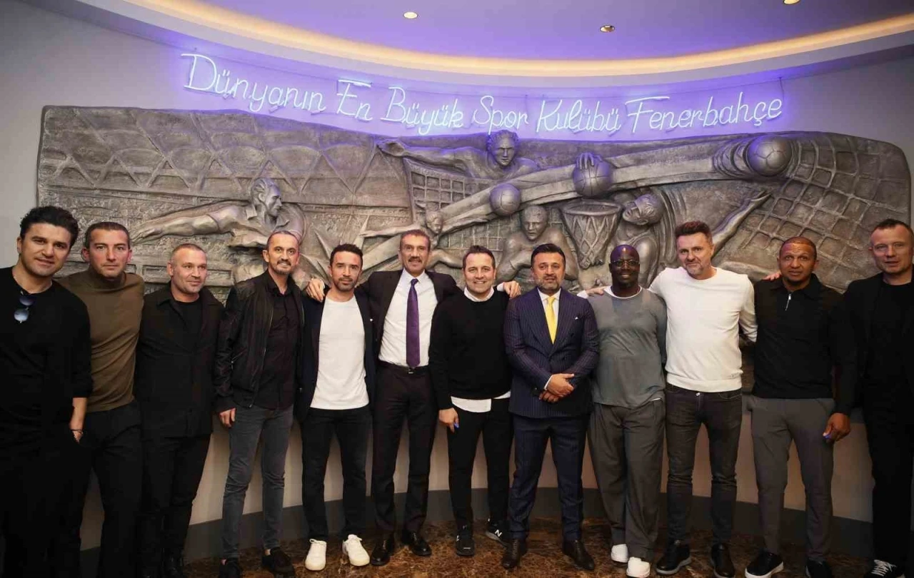 Fenerbahçe’nin eski yıldızları derbi öncesi bir araya geldi
