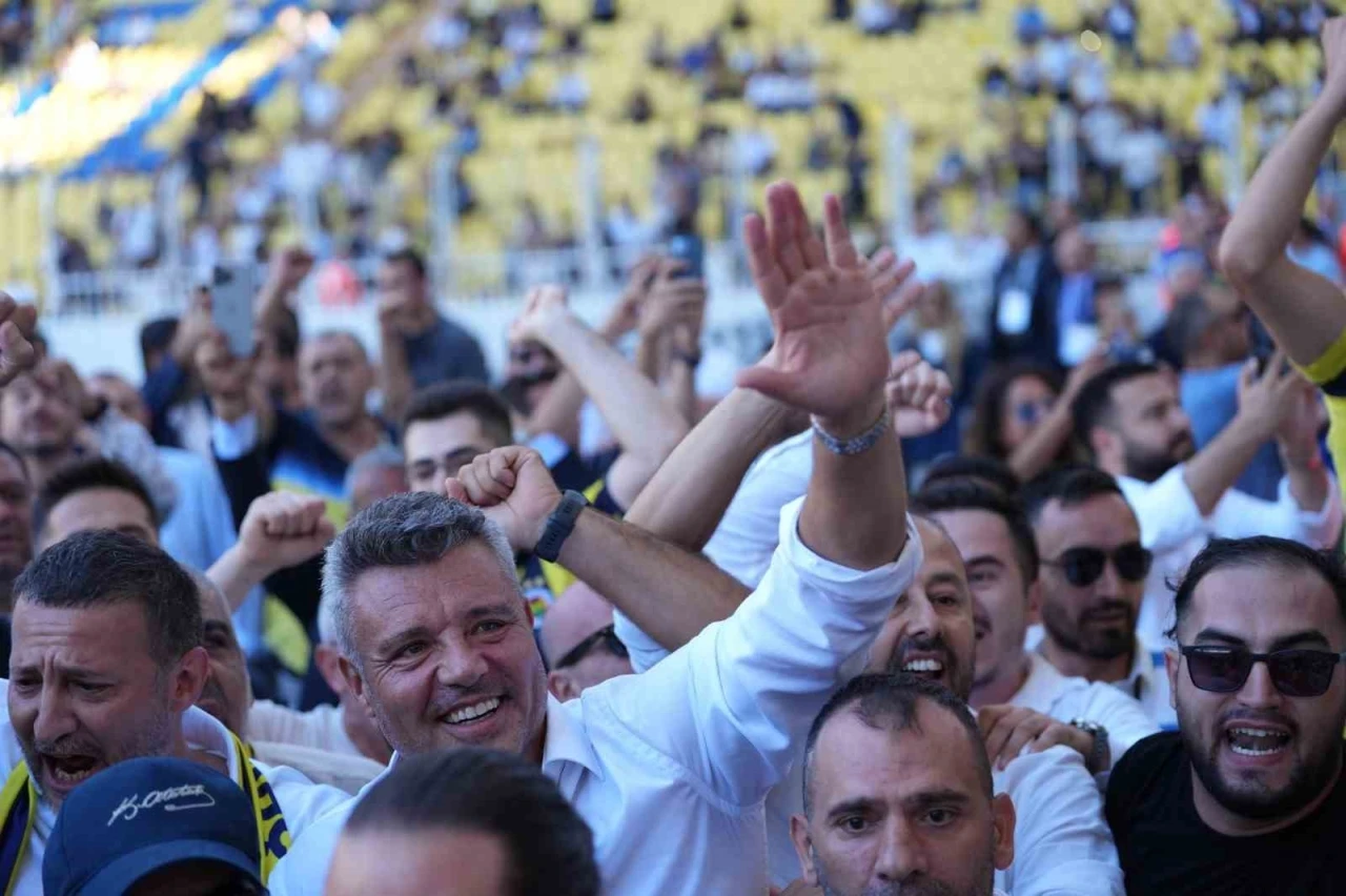 Fenerbahçe’nin yeni başkanı Sadettin Saran
