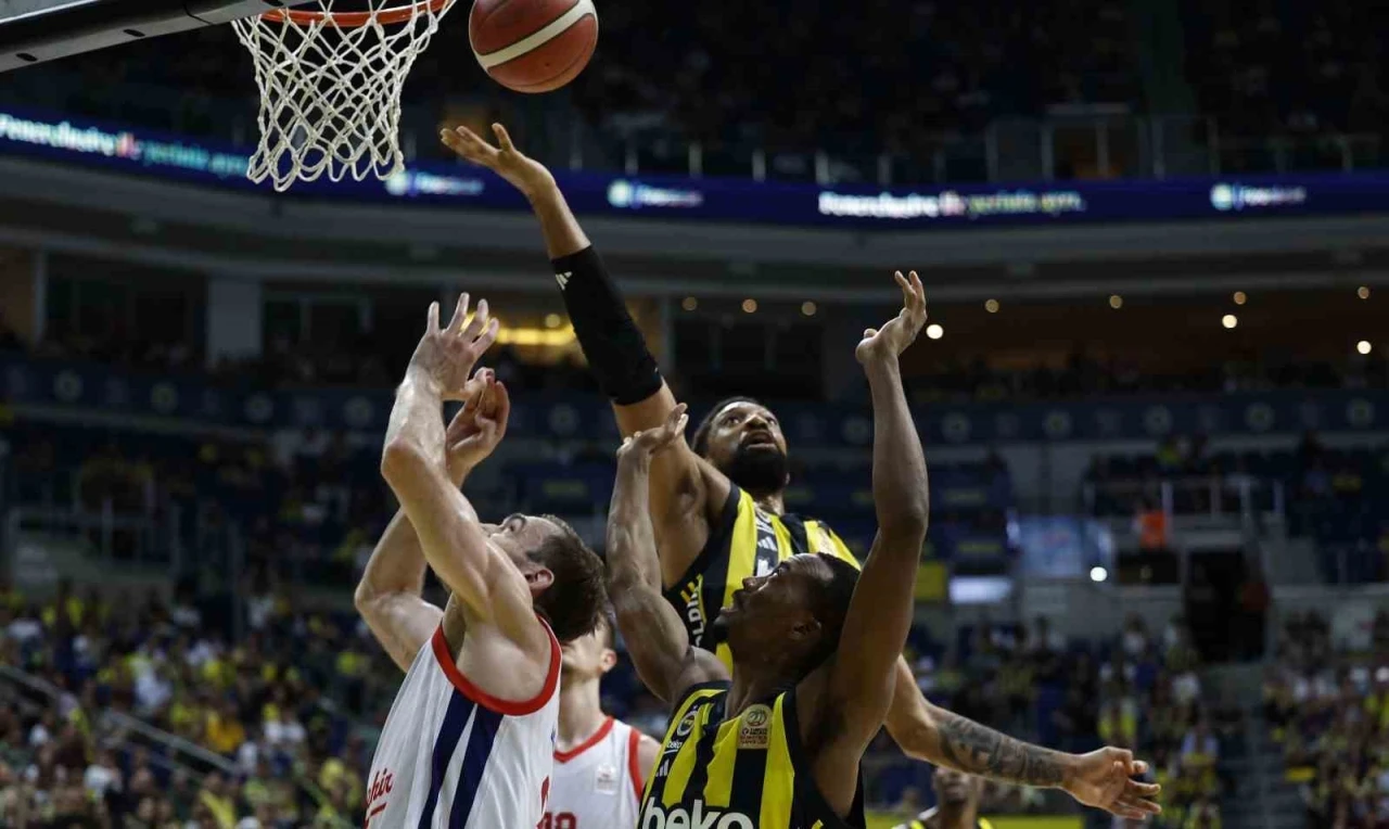 Fenerbahçe seride 1-0 öne geçti
