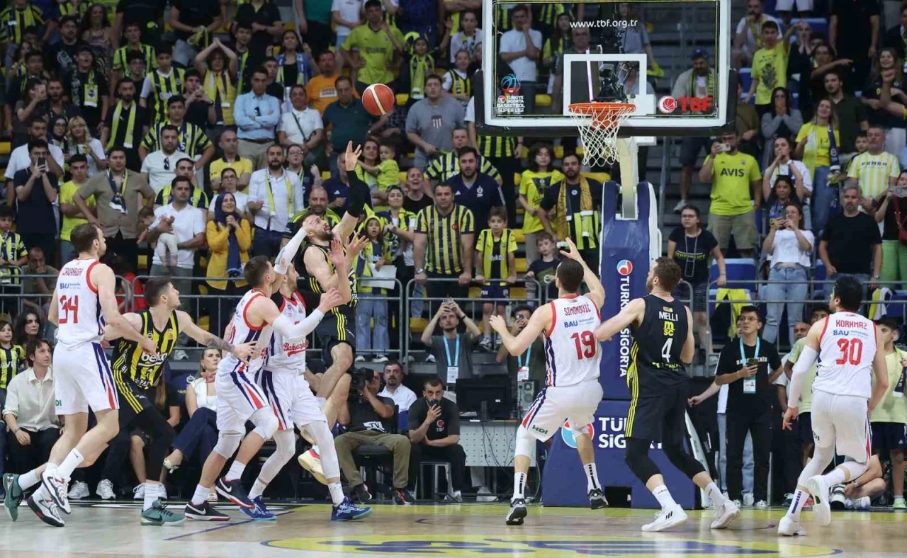Fenerbahçe, seride 2-0 öne geçti
