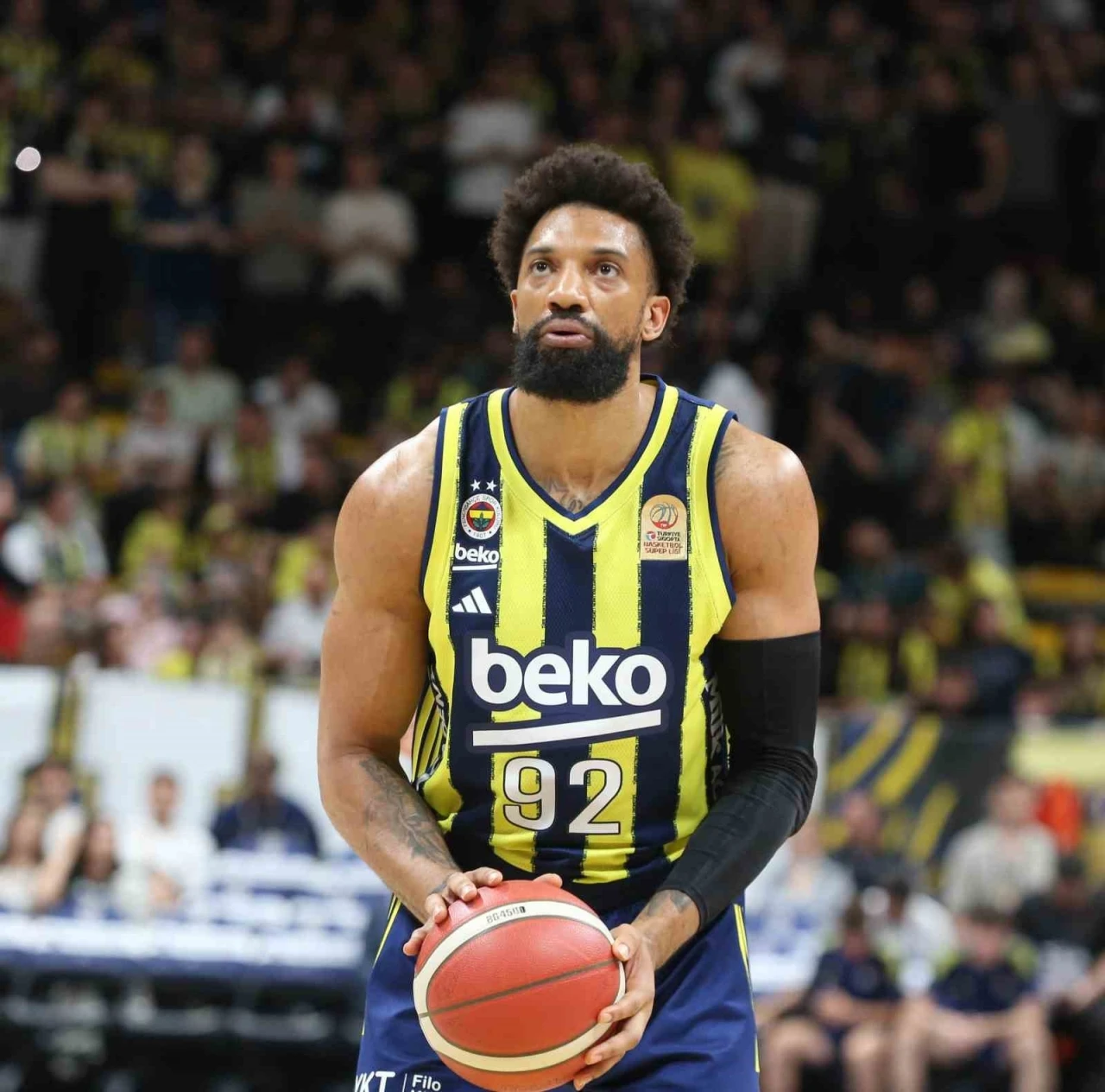 Fenerbah&ccedil;e seride 2-0 &ouml;ne ge&ccedil;ti
