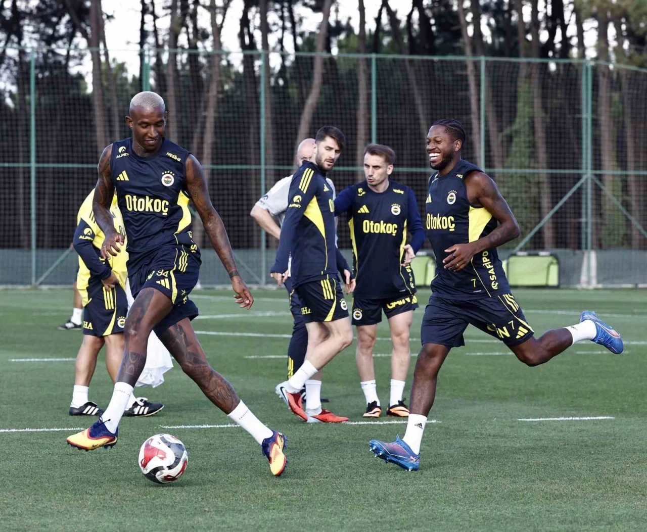 Fenerbahçe, Trabzonspor maçı öncesi kampa girdi

