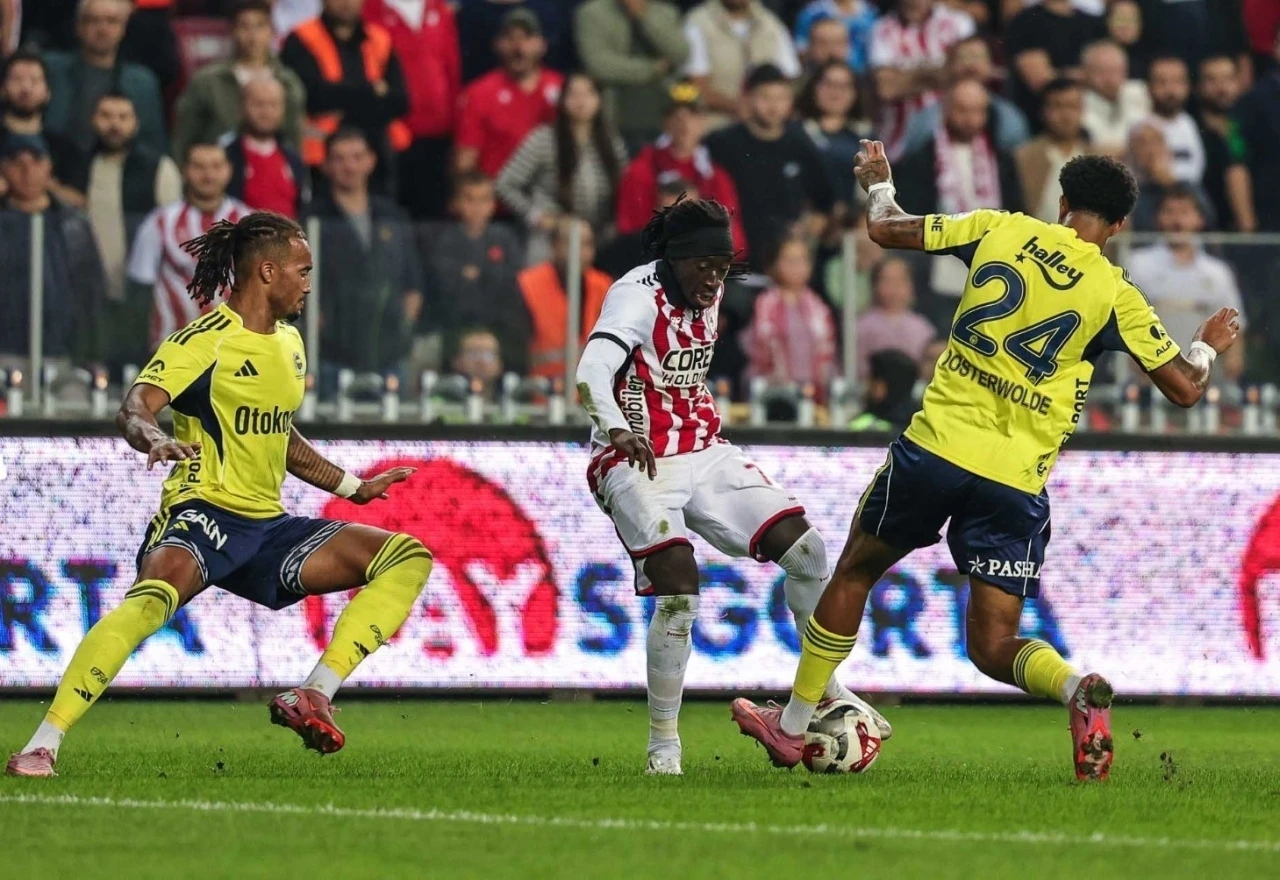 Fenerbah&ccedil;e, Turkcell S&uuml;per Kupa yarı finalinde Samsunspor ile karşılaşacak
