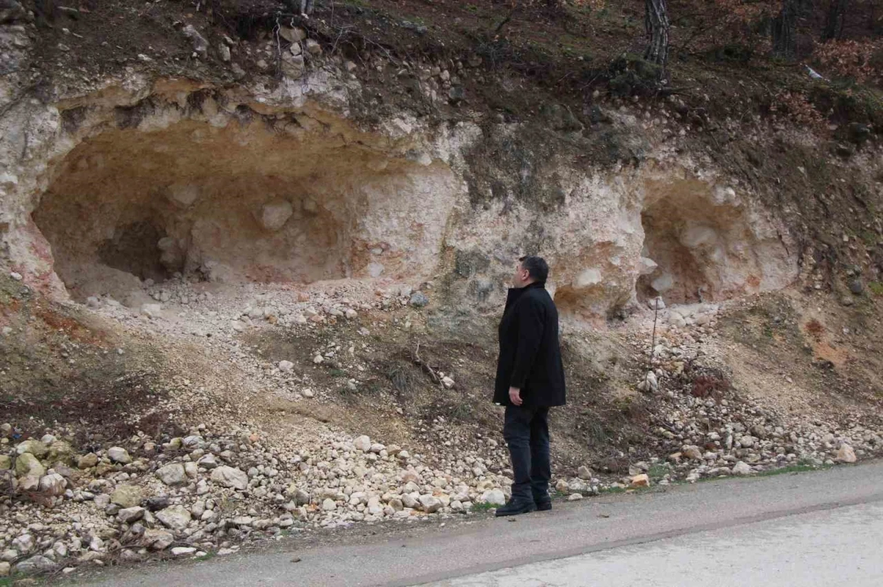 Ferhat diyarı Amasya&rsquo;da pekmez i&ccedil;in dağı deldiler, g&ouml;ren şaştı kaldı
