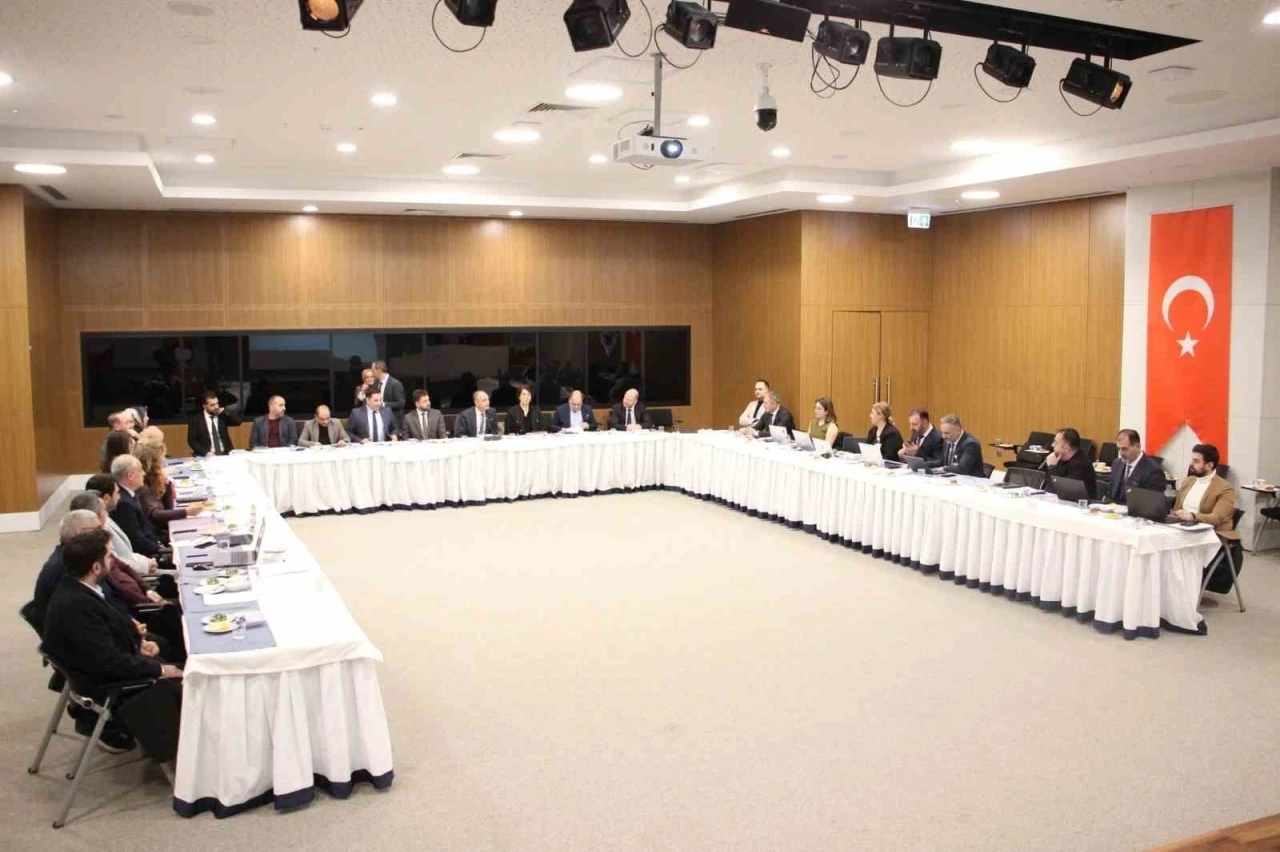 Fethi Sekin Şehir Hastanesi&rsquo;ndeki hizmetler değerlendirildi
